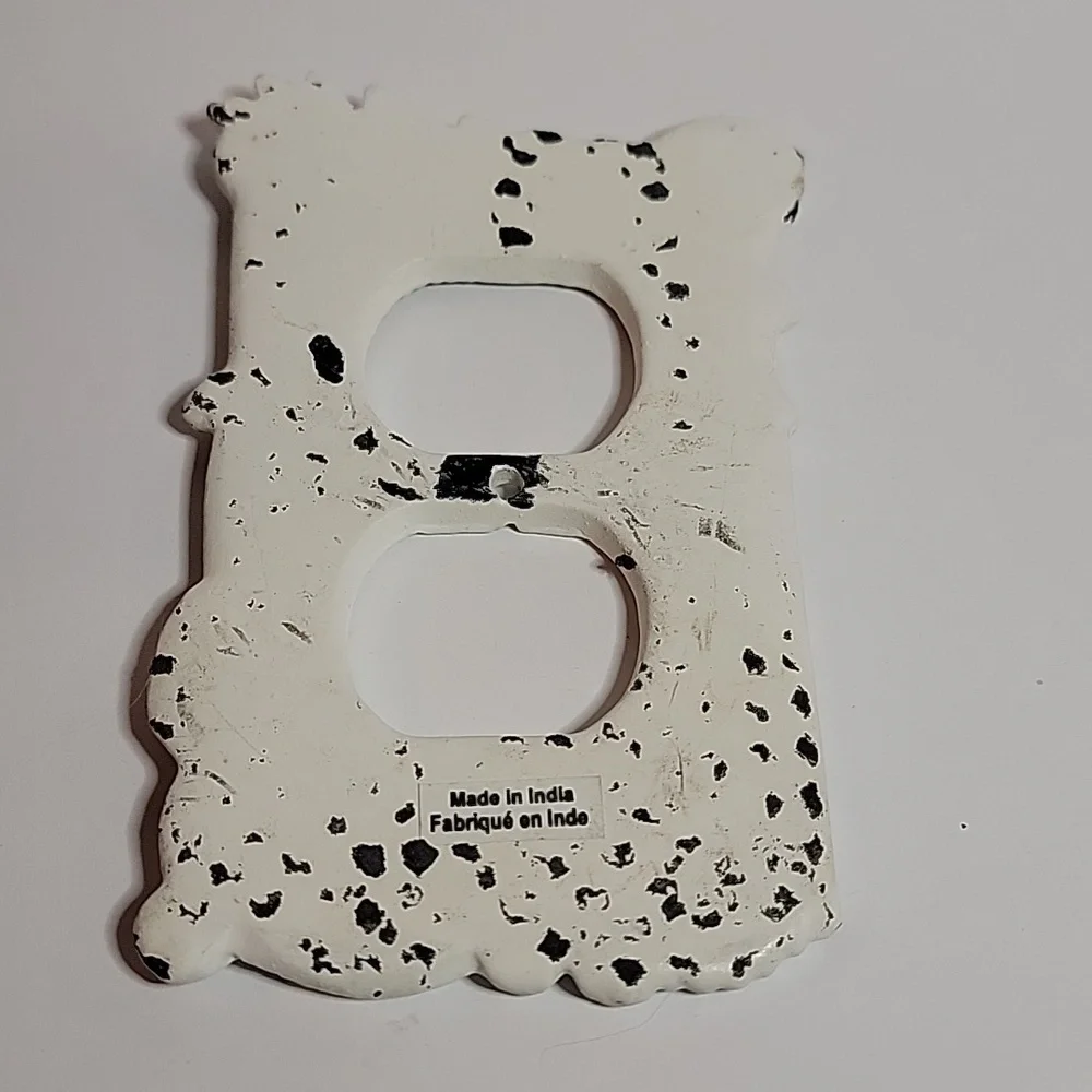 Two Outlet Covers - Picture 5 of 5